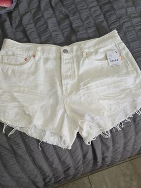 Free People Women’s White Distressed Denim Shorts Sz 29 Nwt